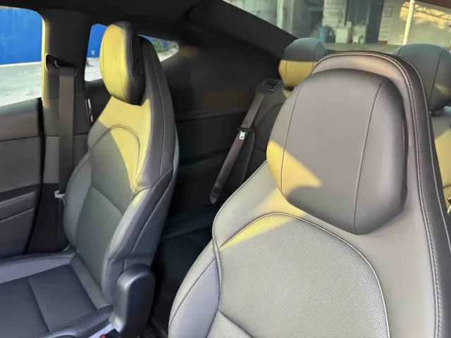 Tesla Model Y L — Фото автомобиля 15
