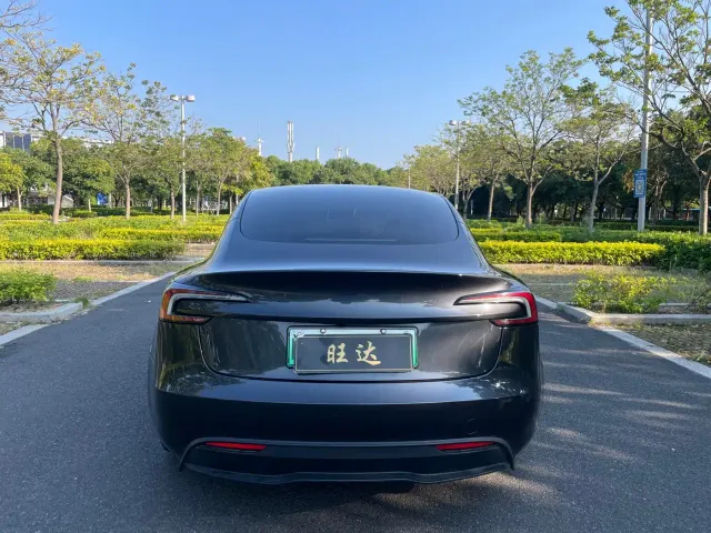 Tesla Model 3 — Фото автомобиля 7