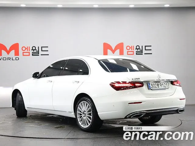 Mercedes-Benz E-Class — Фото автомобиля 3