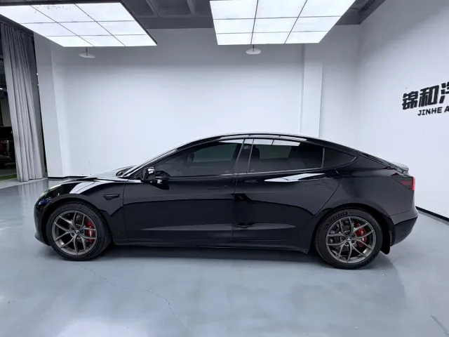 Tesla Model 3 — Фото автомобиля 7
