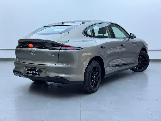 IM Motors LS6 — Фото автомобиля 5