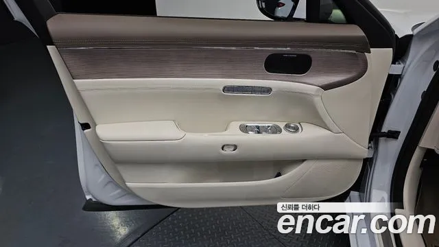 Genesis G90 — Фото автомобиля 21