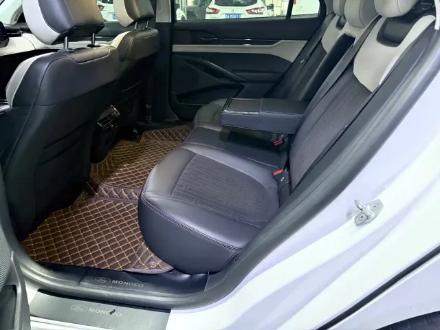 Ford Mondeo — Фото автомобиля 11