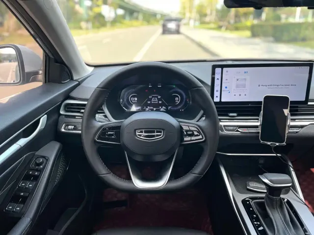 Geely Emgrand — Фото автомобиля 13