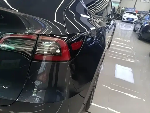 Tesla Model Y — Фото автомобиля 7
