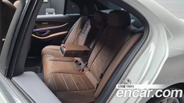 Mercedes-Benz E-Class — Фото автомобиля 9
