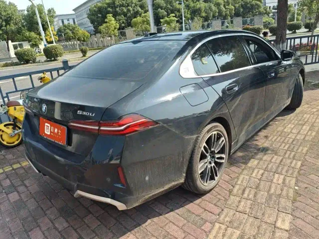 BMW 5 Series — Фото автомобиля 7