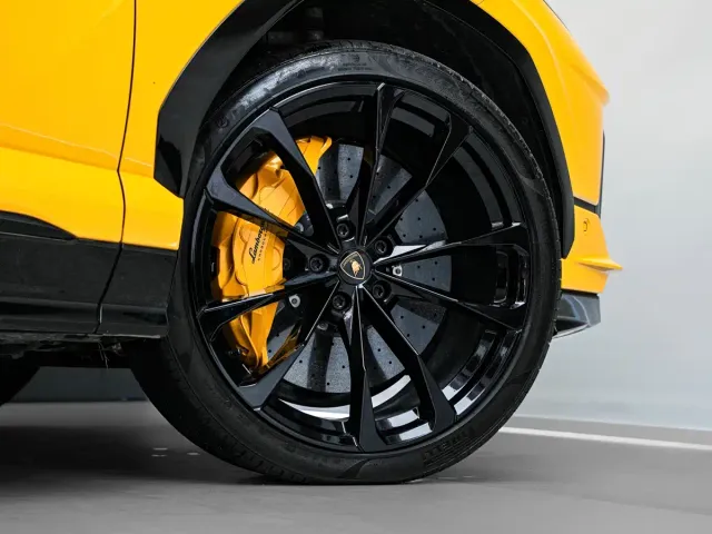 Lamborghini Urus — Фото автомобиля 4