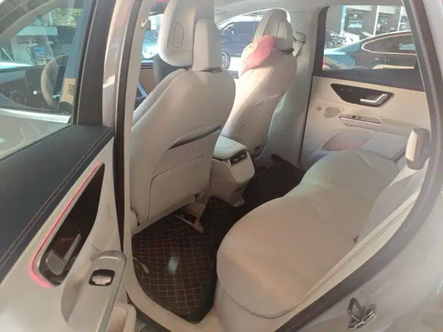 Mercedes-Benz EQE SUV — Фото автомобиля 4
