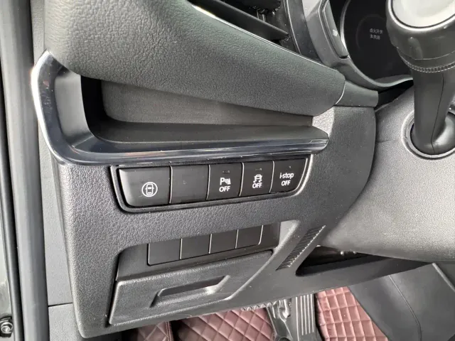 Mazda Axela — Фото автомобиля 9