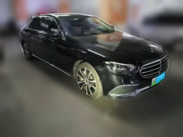 Mercedes-Benz E-Class — Фото автомобиля 3