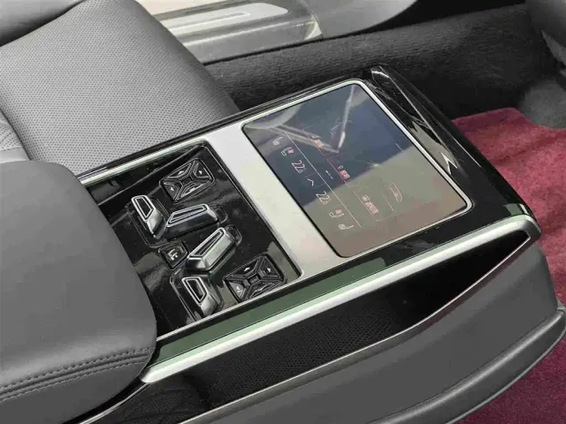 Audi A8 — Фото автомобиля 11