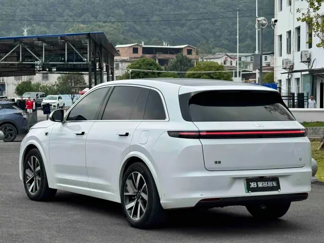 Li Auto L7 — Фото автомобиля 9