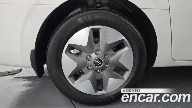 Hyundai Staria Staria Tourer 11 мест — Фото автомобиля 5