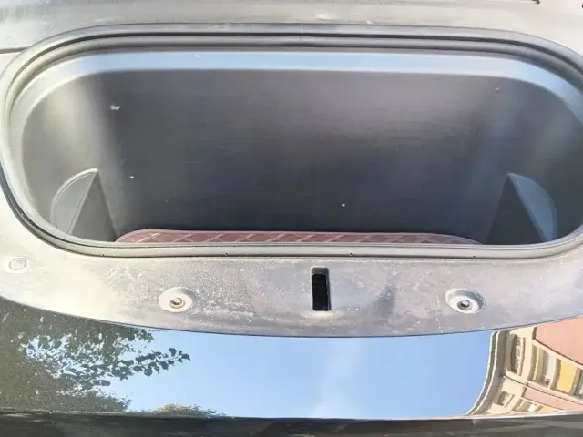 Tesla Model Y — Фото автомобиля 10