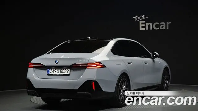 Фотография автомобиля — BMW 5 Series G60