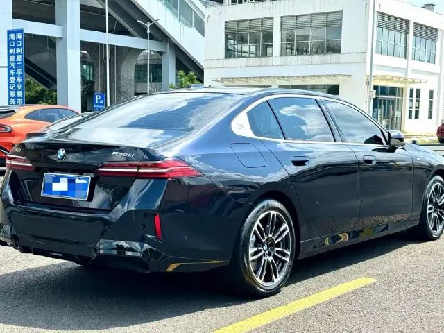 BMW 5 Series — Фото автомобиля 6