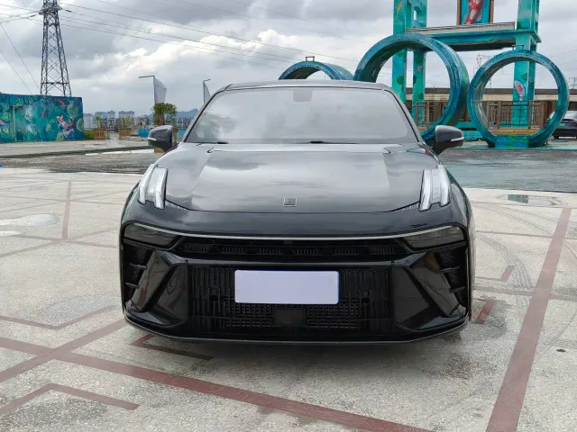 Lynk & Co 03 — Фото автомобиля 2