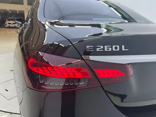 Mercedes-Benz E-Class — Фото автомобиля 6