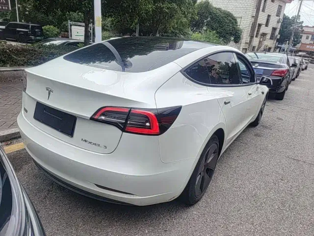 Tesla Model 3 — Фото автомобиля 6