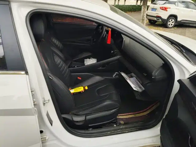Hyundai Elantra — Фото автомобиля 8