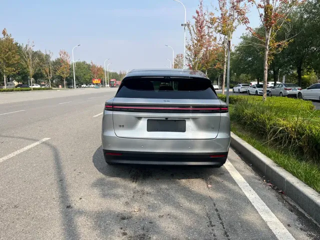 Li Auto i6 — Фото автомобиля 19