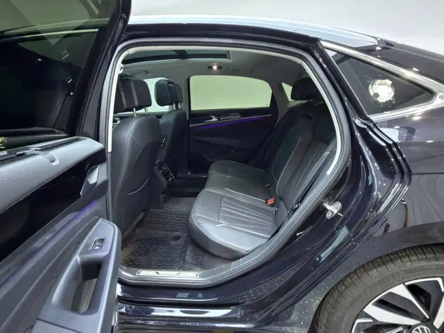 Volkswagen Passat — Фото автомобиля 12