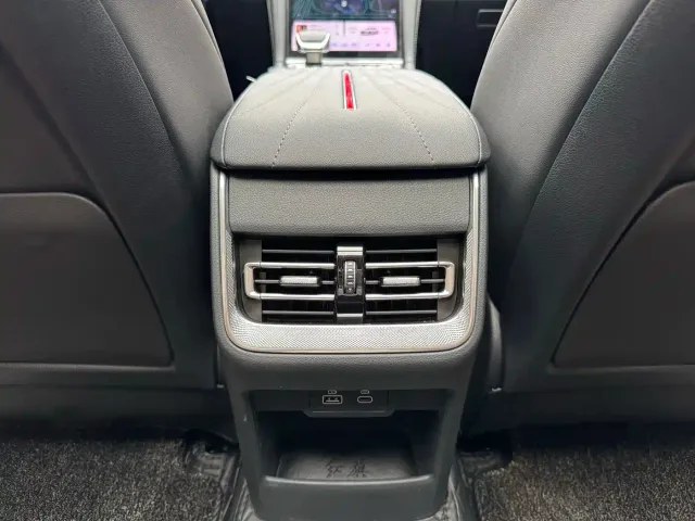 Hongqi Hongqi H5 2025 2.0T Automatic Flag Celebration 500,000 Units Anniversary Edition — Фото автомобиля 10