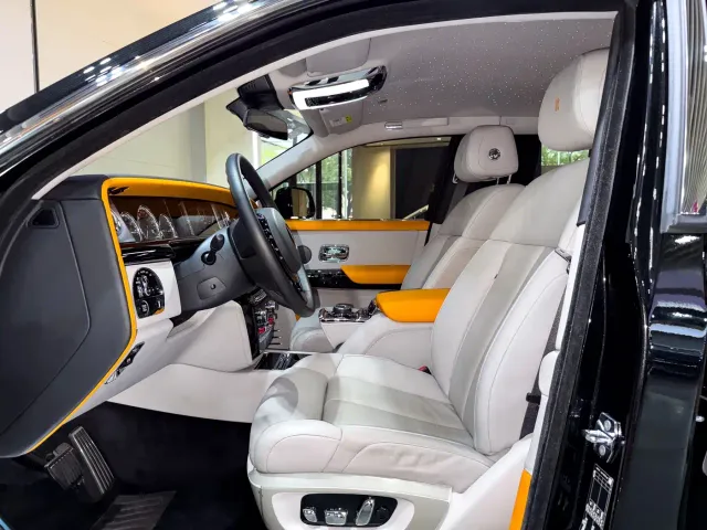 Rolls-Royce Phantom — Фото автомобиля 16
