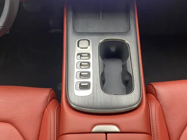Xiaomi SU7 — Фото автомобиля 21