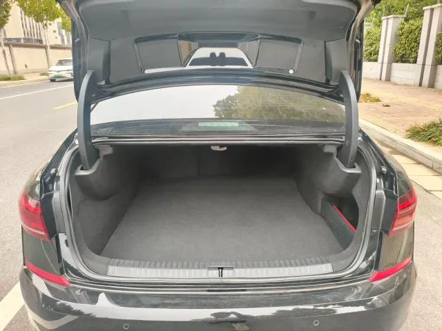 Volkswagen Passat — Фото автомобиля 14