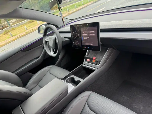 Tesla Model Y — Фото автомобиля 6