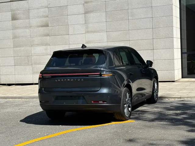 Leapmotor C10 — Фото автомобиля 19
