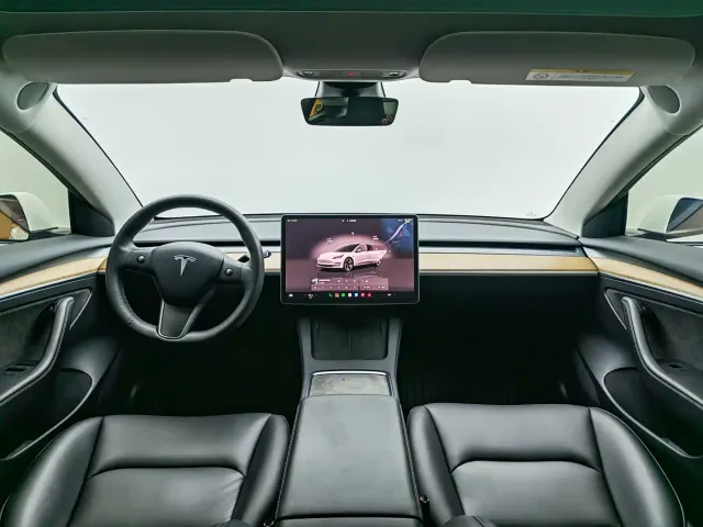 Tesla Model 3 — Фото автомобиля 21