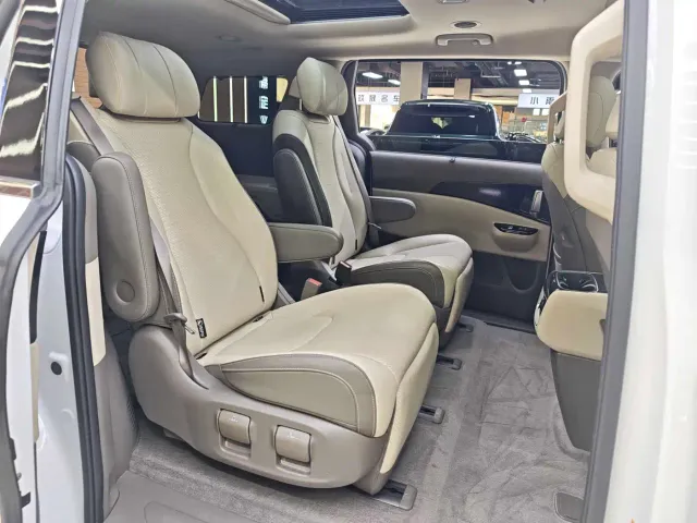 Kia Carnival — Фото автомобиля 12