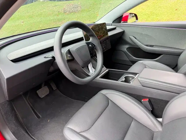 Tesla Model 3 — Фото автомобиля 7