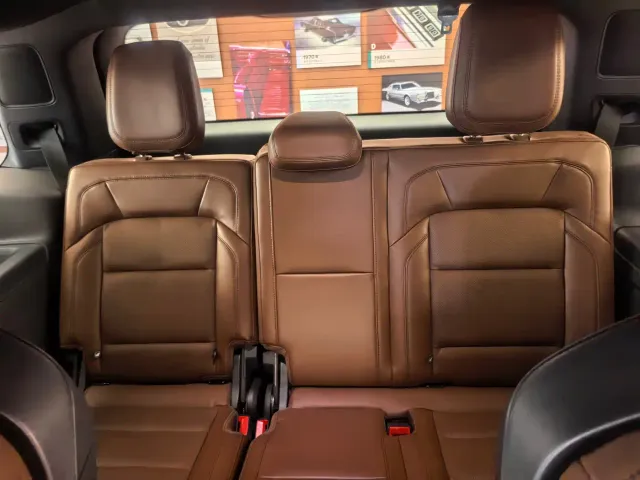 Lincoln Navigator — Фото автомобиля 11