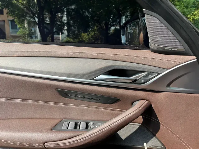 BMW 5 Series — Фото автомобиля 8