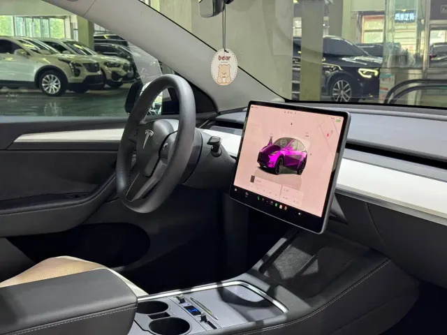Tesla Model Y — Фото автомобиля 5