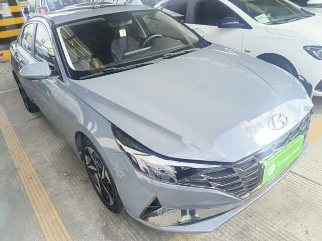 Hyundai Elantra — Фото автомобиля 3