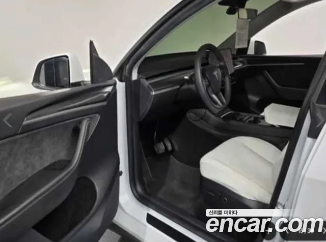 Tesla Model Y — Фото автомобиля 13