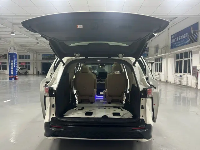 Toyota Granvia — Фото автомобиля 14