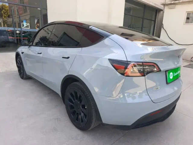 Tesla Model Y — Фото автомобиля 4