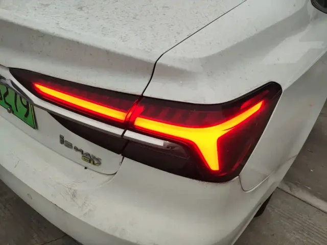 Roewe i6 MAX EV — Фото автомобиля 7