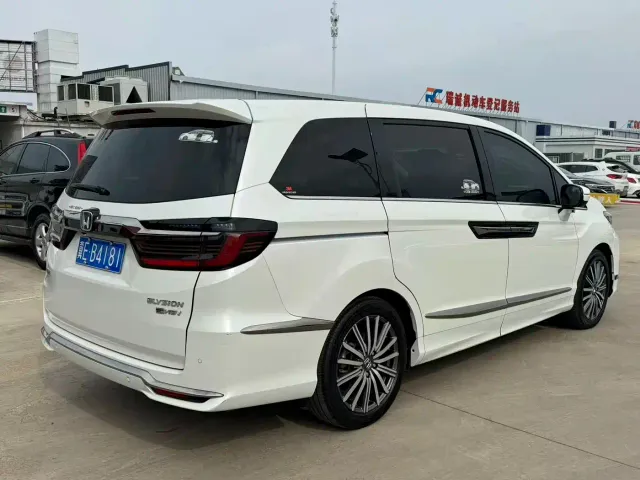 Honda Elysion — Фото автомобиля 6