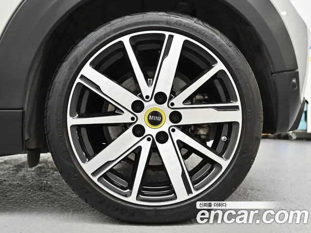 MINI Cooper Electric — Фото автомобиля 5
