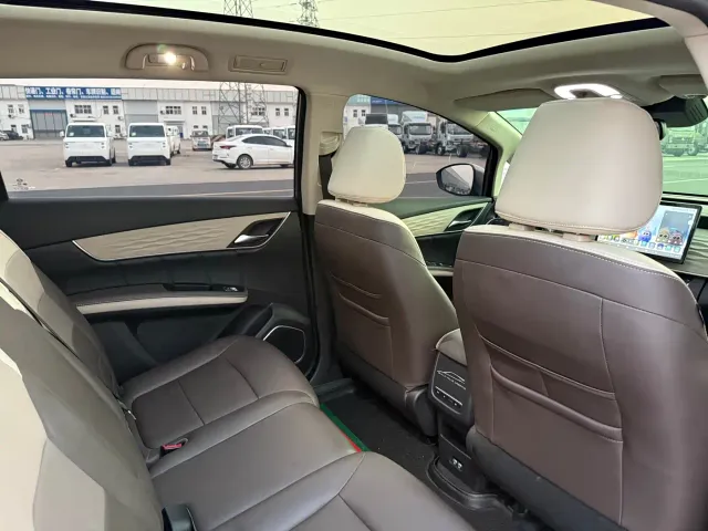 BYD Song MAX — Фото автомобиля 17