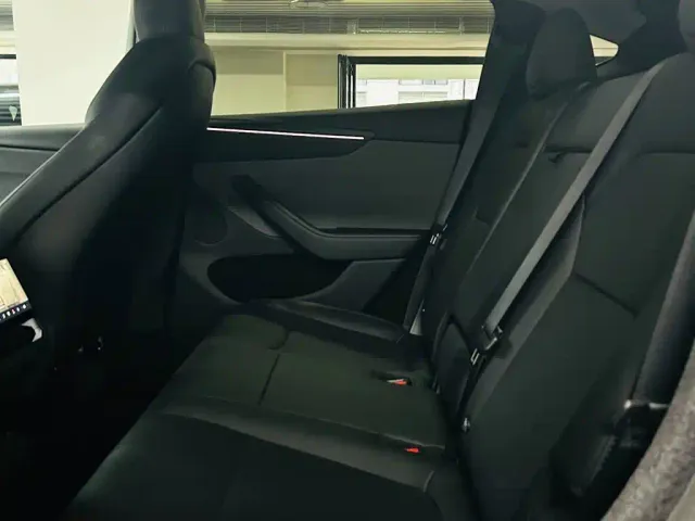Tesla Model Y — Фото автомобиля 9