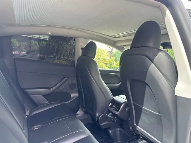 Tesla Model Y — Фото автомобиля 8