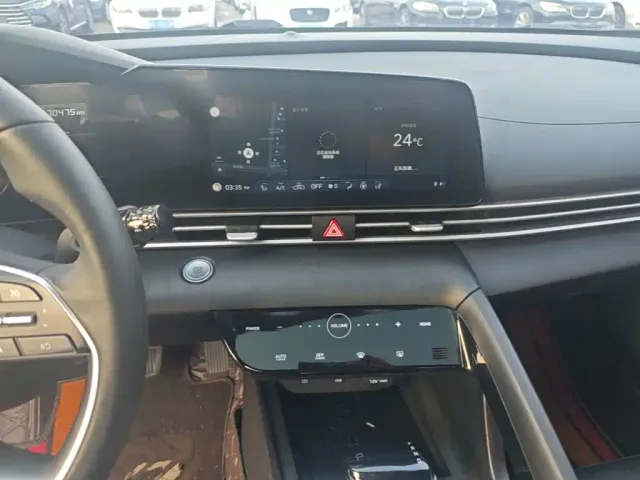 Hyundai Elantra — Фото автомобиля 12